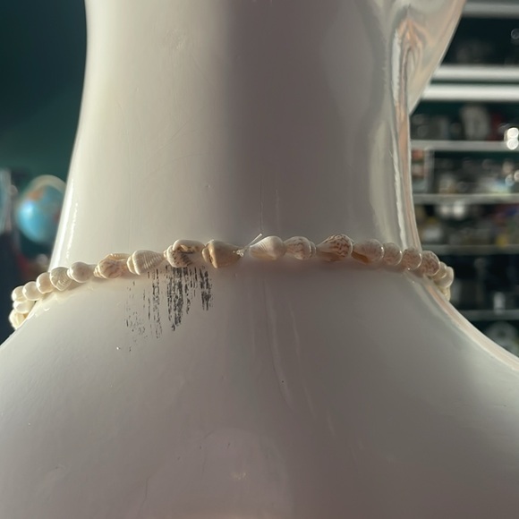 3/$20 Tropical Seashell Necklace Cream & Brown Vacation Accessory - Picture 5 of 5